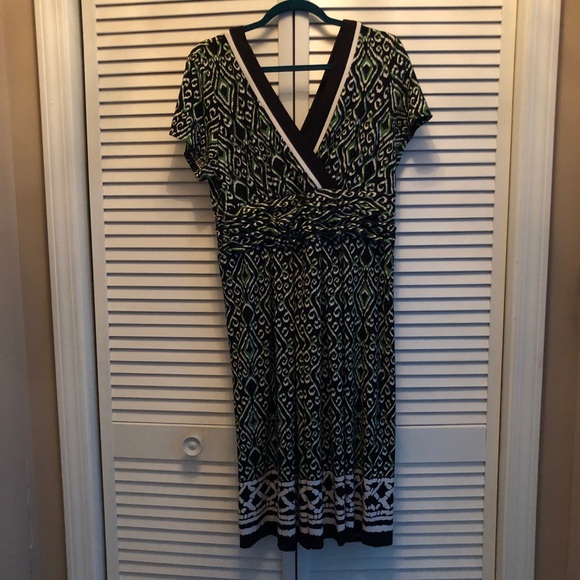 Patterned Green Dress - Picture 2 of 4